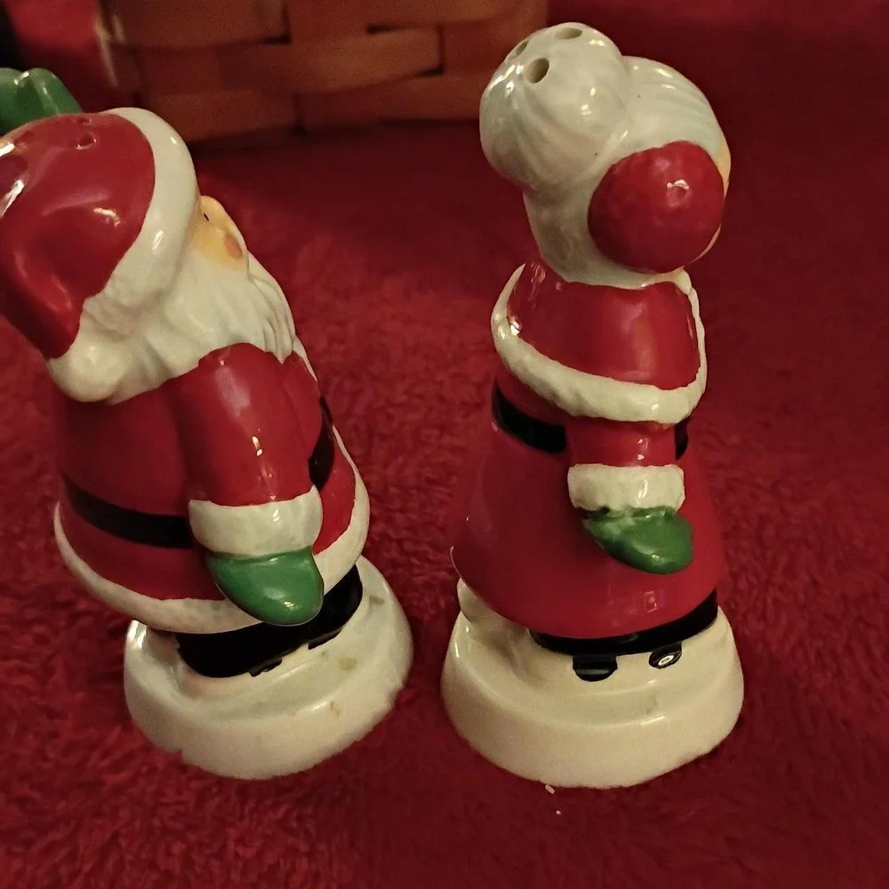 Vintage Santa and Mrs Claus Ceramic Salt Pepper Shakers Christmas Holiday Set